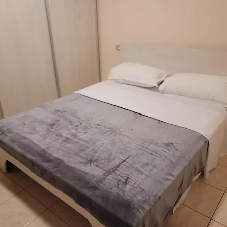 Station Apartment *
